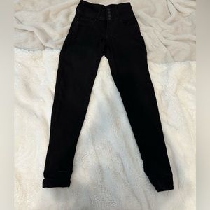 Really cute blue savvy black jeans, perfect condition, hardly worn, size 5/27.